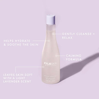 Lavender bubble bath™ Espuma de baño - Kylie Cosmetics vista frontal con fondo blanco.