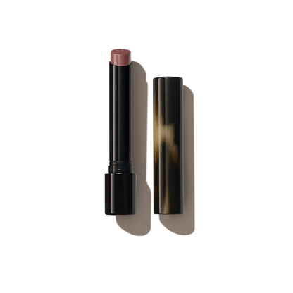 Labial Posh Lipstick™ - Victoria Beckham beauty vista frontal con fondo blanco.