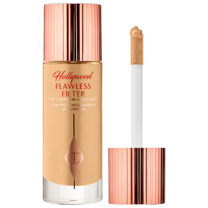 Base iluminadora Efecto Radiante Hollywood Flawless Filter - Charlotte Tilbury vista frontal con fondo blanco.