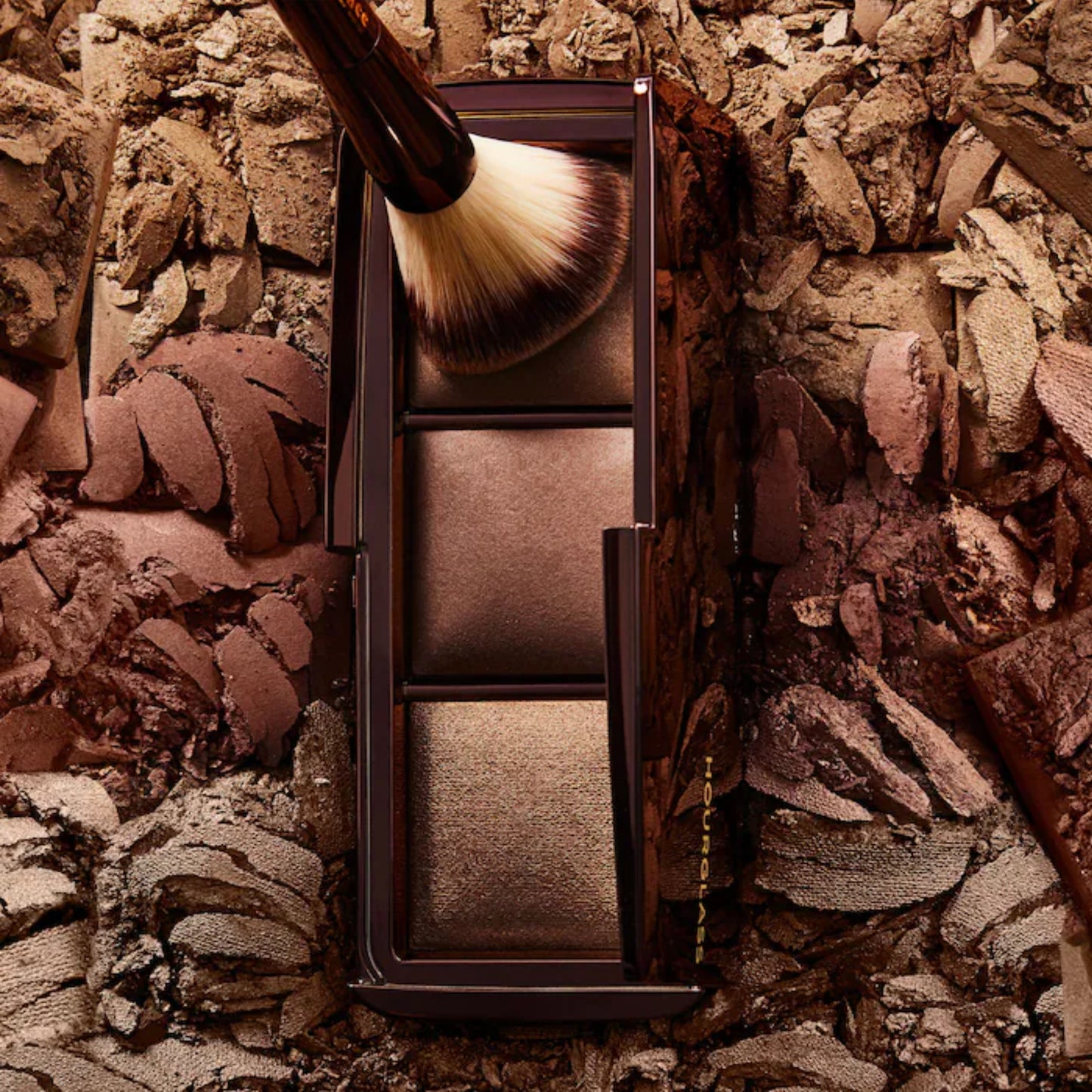 Paleta de Iluminadores Ambient® Lighting Palette - Hourglass vista frontal con fondo blanco.