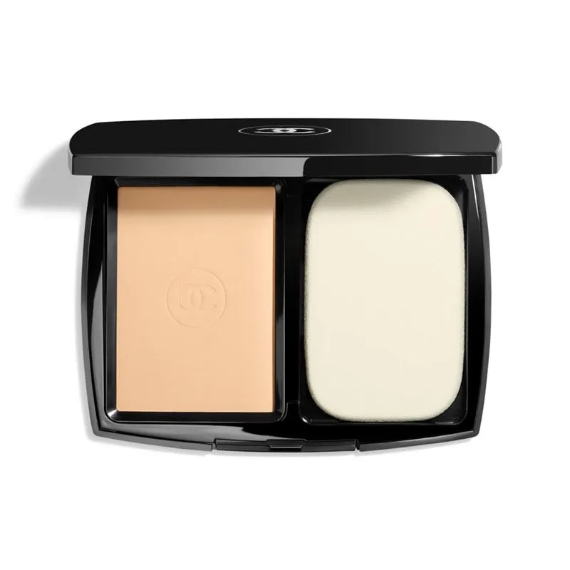 Base de Maquillaje en Polvo compacto de Larga Duración Efecto Radiante ULTRA LE TEINT - CHANEL vista frontal con fondo blanco.