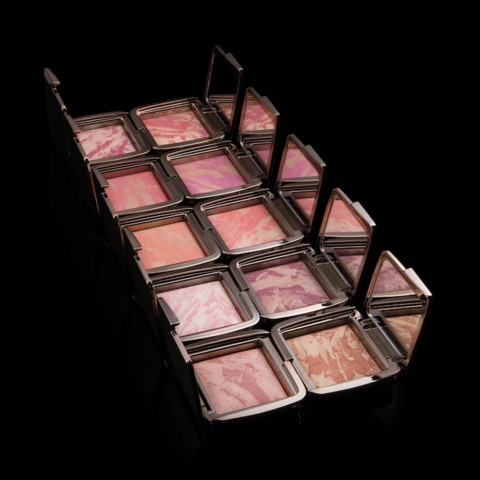 Rubor Iluminador Ambient Lighting Blush Collection - Hourglass vista frontal con fondo blanco.