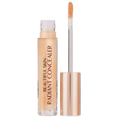 Corrector con Ácido Hialurónico Beautiful Skin - Charlotte Tilbury vista frontal con fondo blanco.