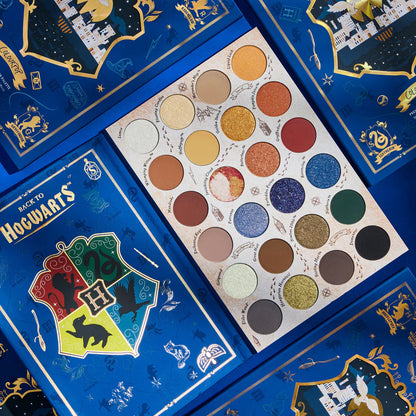 Paleta de Sombras de Ojos Ed. Limitada Back to Hogwarts™ - ColourPop vista frontal con fondo blanco.