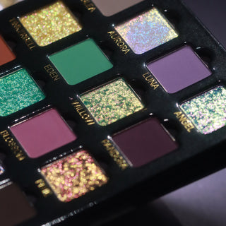 Paleta de Sombras Frosted Fairy Prismatic Pastels Multichrome Magnetic Eyeshadow Palette - Kaima Cosmetics