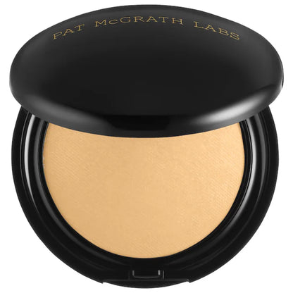 Polvos Fijadores Iluminadores Sublime Perfection Blurring Under-Eye - PAT McGRATH LABS vista frontal con fondo blanco.