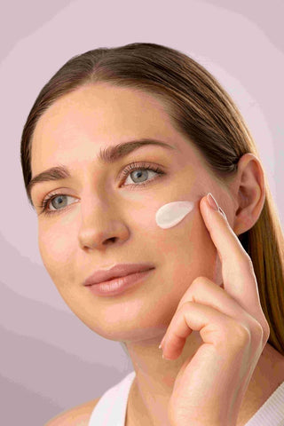 Crystal Retinal 3 - Suero facial reafirmante y avanzado para la piel con retinaldehído - Suero de noche con ácido hialurónico y vitamina E - Medik8