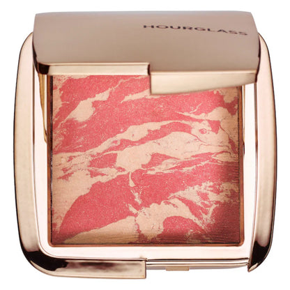 Rubor Iluminador Ambient Lighting Blush Collection - Hourglass vista frontal con fondo blanco.