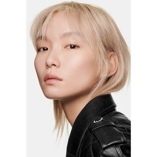 Base de Maquillaje LES BEIGES TEINT BELLE MINE Healthy Glow & Longwear  - CHANEL