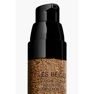 Base de Maquillaje LES BEIGES Water-Fresh Complexion Touch + Pincel aplicador - CHANEL