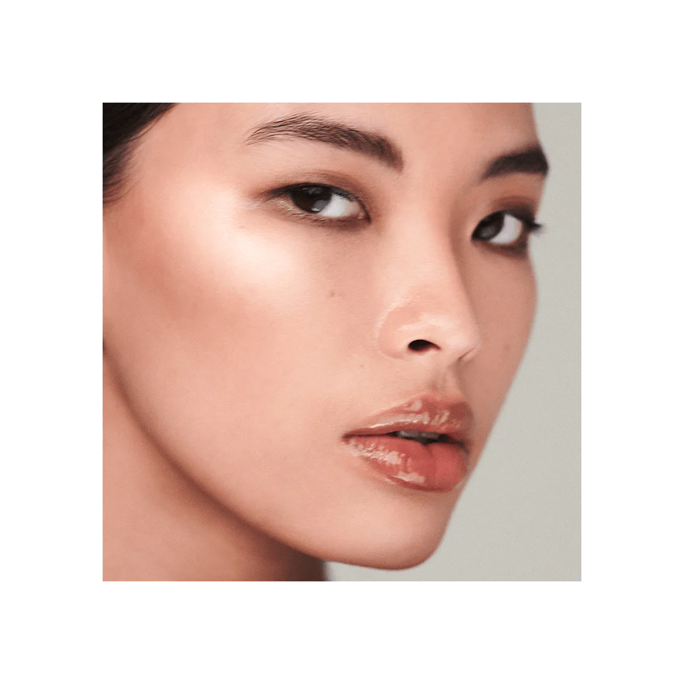 Iluminador en Barra Reflect Highlighter Stick™ - Victoria Beckham beauty vista frontal con fondo blanco.