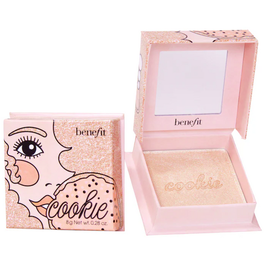 Polvos iluminadores Cookie and Tickle - Benefit Cosmetics vista frontal con fondo blanco.