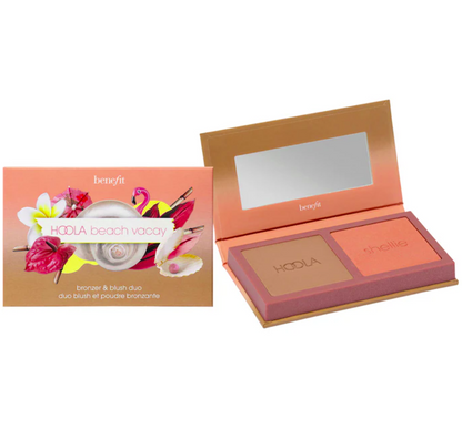 Paleta mini duo Rubor + Bronzer Hoola & WANDERful World - Benefit Cosmetics vista frontal con fondo blanco.