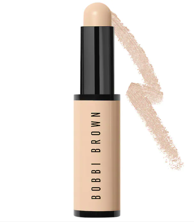 Corrector en barra - Bobbi Brown vista frontal con fondo blanco.