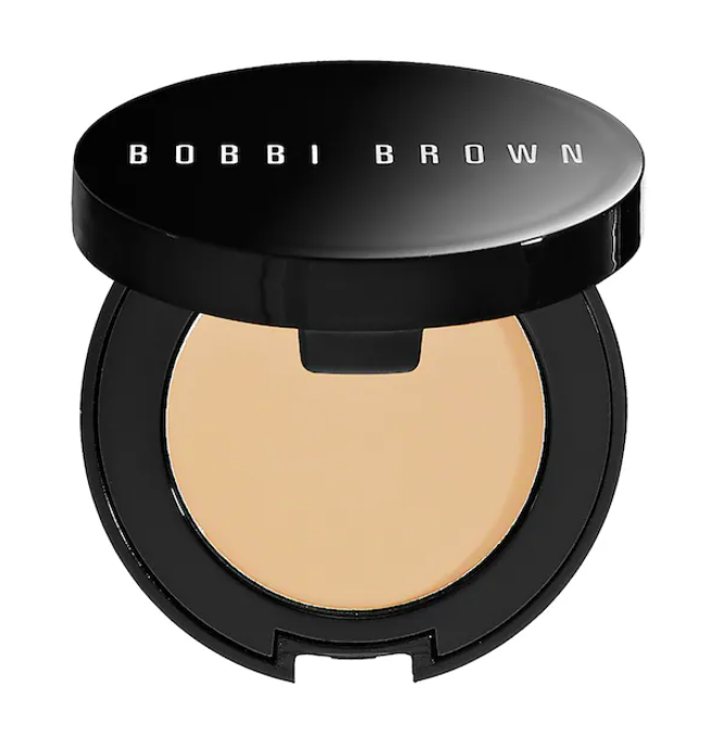 Corrector de cobertura máxima - Bobbi Brown vista frontal con fondo blanco.