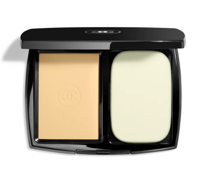 Base de Maquillaje en Polvo compacto de Larga Duración Efecto Radiante ULTRA LE TEINT - CHANEL vista frontal con fondo blanco.