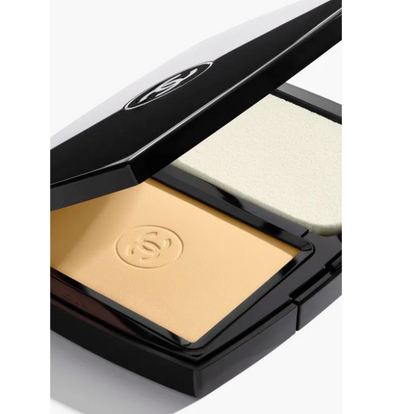 Base de Maquillaje en Polvo compacto de Larga Duración Efecto Radiante ULTRA LE TEINT - CHANEL vista frontal con fondo blanco.