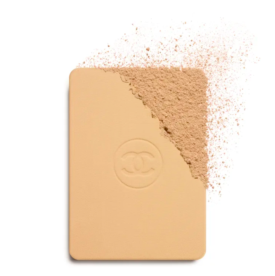 Base de Maquillaje en Polvo compacto de Larga Duración Efecto Radiante ULTRA LE TEINT - CHANEL vista frontal con fondo blanco.