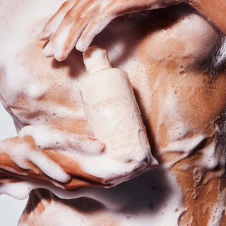Vanilla body wash™ Gel de baño - Kylie Cosmetics vista frontal con fondo blanco.