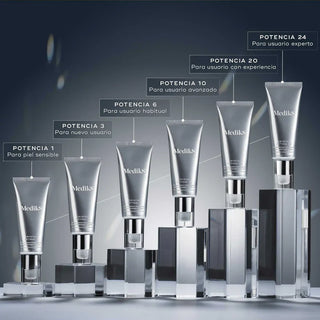 Crystal Retinal 20 - Firming Skin Regenerating Retinaldehyde Serum - Medik8