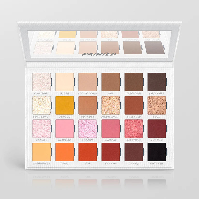 Paleta de Sombras de Ojos BASIC CANVAS PALETTE™ face & eye palette - Painted by James Charles vista frontal con fondo blanco.