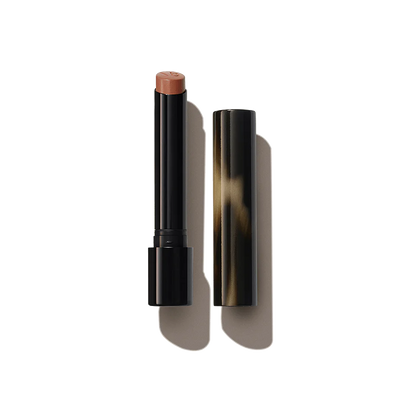 Labial Posh Lipstick™ - Victoria Beckham beauty vista frontal con fondo blanco.