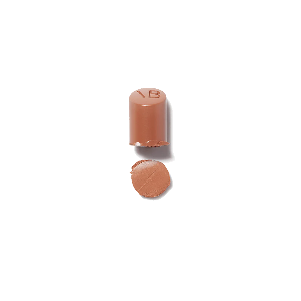 Labial Posh Lipstick™ - Victoria Beckham beauty vista frontal con fondo blanco.