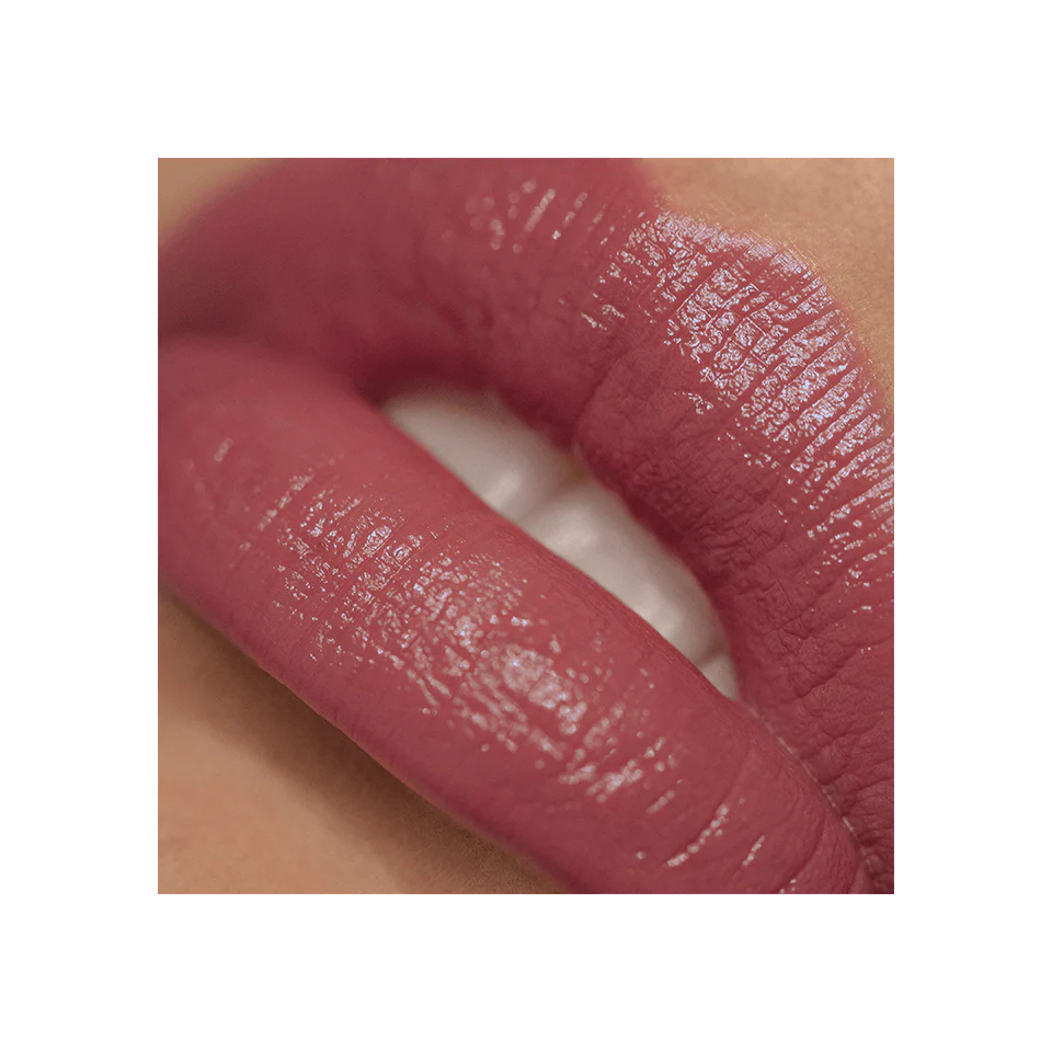 Labial Posh Lipstick™ - Victoria Beckham beauty vista frontal con fondo blanco.