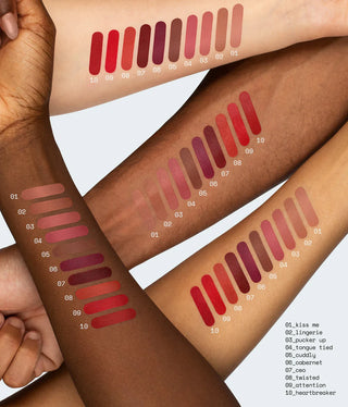 Labial Classic lipstick - R.E.M. Beauty vista frontal con fondo blanco.