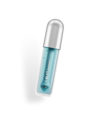 Lip Oil - R.E.M. Beauty vista frontal con fondo blanco.