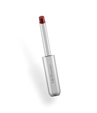 Labial Classic lipstick - R.E.M. Beauty vista frontal con fondo blanco.