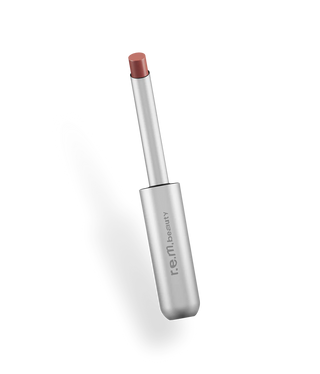 Labial Classic lipstick - R.E.M. Beauty vista frontal con fondo blanco.