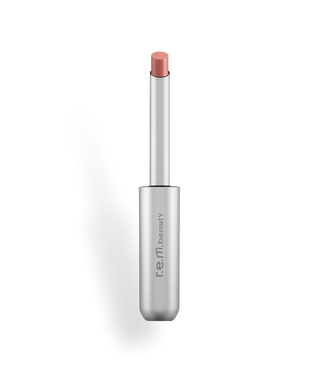 Labial Classic lipstick - R.E.M. Beauty vista frontal con fondo blanco.