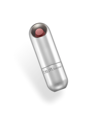 Labial Matte Lipstick - R.E.M. Beauty vista frontal con fondo blanco.