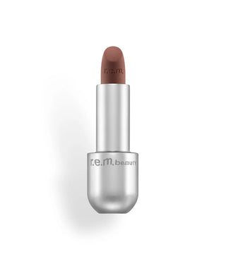 Labial Matte Lipstick - R.E.M. Beauty vista frontal con fondo blanco.