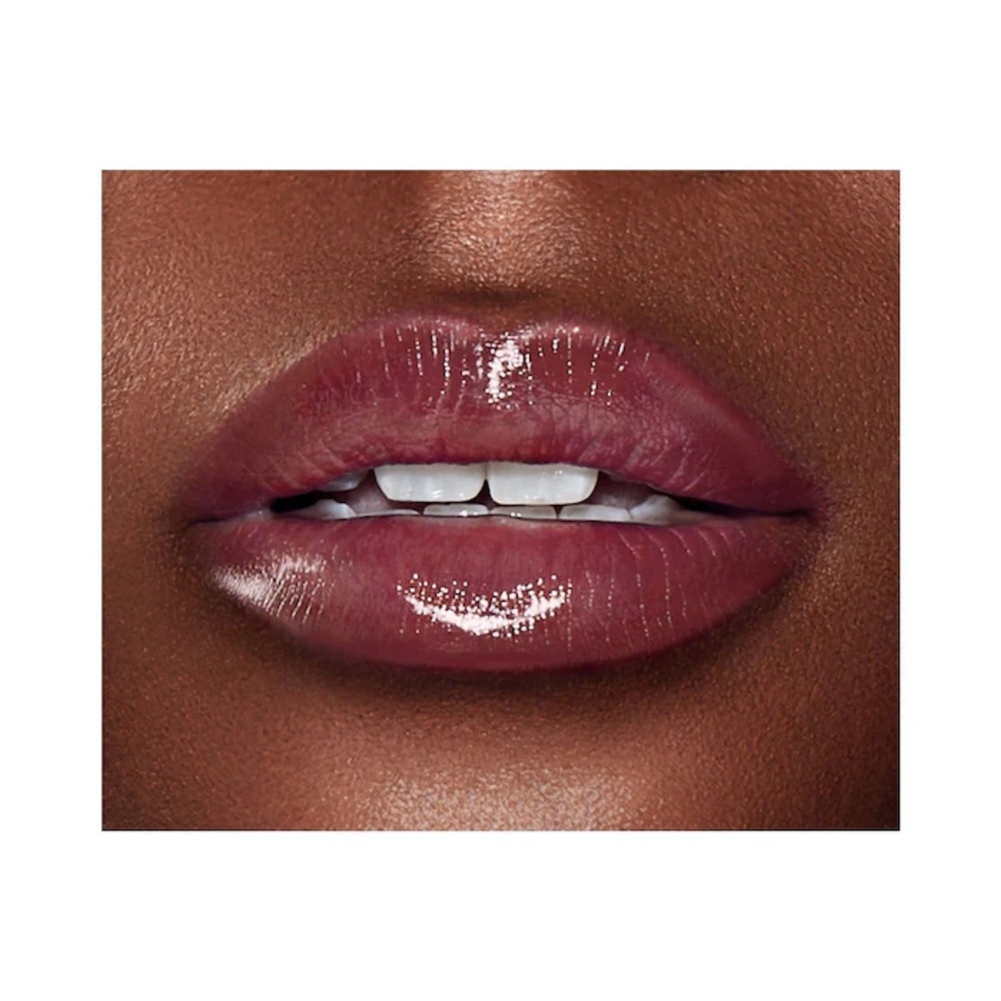 Labial con Brillo Superstar Lips - Charlotte Tilbury vista frontal con fondo blanco.