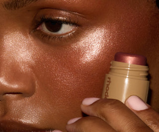 Rubor Pocket Pearl: The mini shimmery flush - Rhode x Alexandra Leclerc