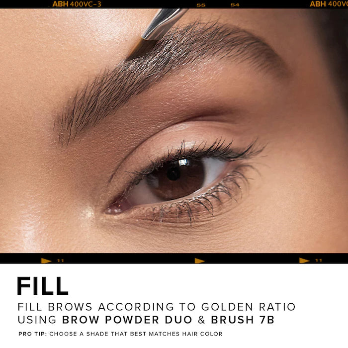 Brocha de cejas para polvos Brush 7B Precision - Anastasia Beverly Hills vista frontal con fondo blanco.