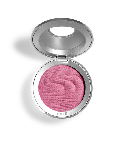 Rubor Satin matte blush - R.E.M. Beauty vista frontal con fondo blanco.