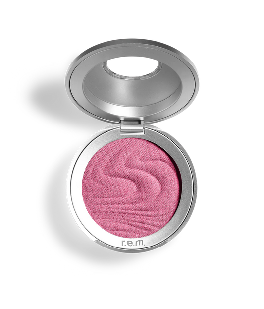 Rubor Satin matte blush - R.E.M. Beauty vista frontal con fondo blanco.