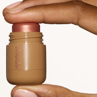 Rubor Pocket Pearl: The mini shimmery flush - Rhode x Alexandra Leclerc