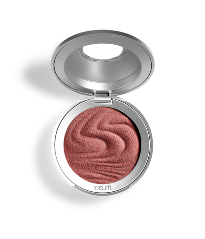 Rubor Satin matte blush - R.E.M. Beauty vista frontal con fondo blanco.