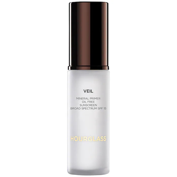 Veil Mineral Primer - Hourglass vista frontal con fondo blanco.