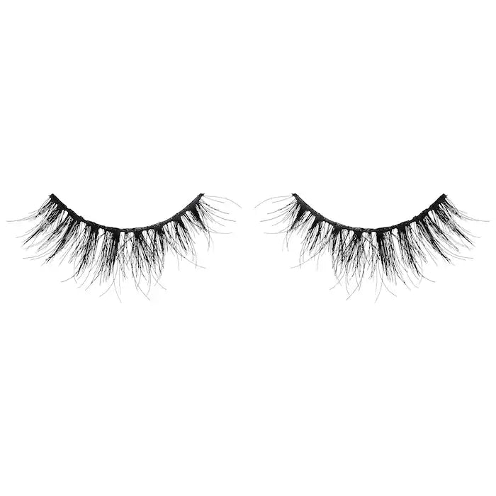 Pestañas postizas reutilizables Classic False Lashes - HUDA BEAUTY vista frontal con fondo blanco.