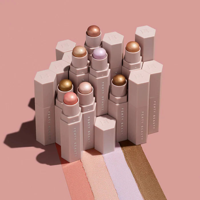 Iluminador Match Stix Shimmer Skinstick - Fenty Beauty vista frontal con fondo blanco.