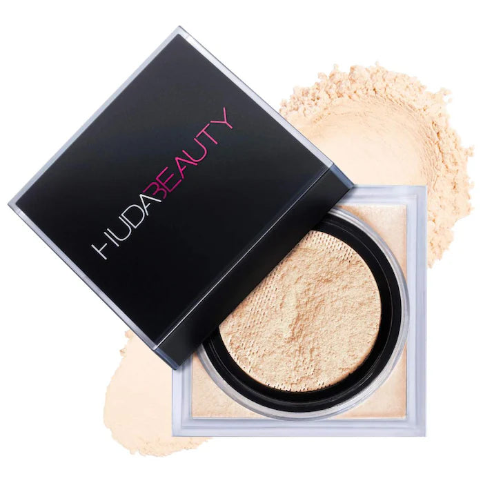 Polvos Fijadores Easy Bake Loose Baking & Setting Powder - HUDA BEAUTY vista frontal con fondo blanco.