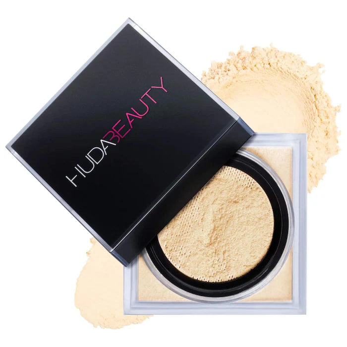 Polvos Fijadores Easy Bake Loose Baking & Setting Powder - HUDA BEAUTY vista frontal con fondo blanco.