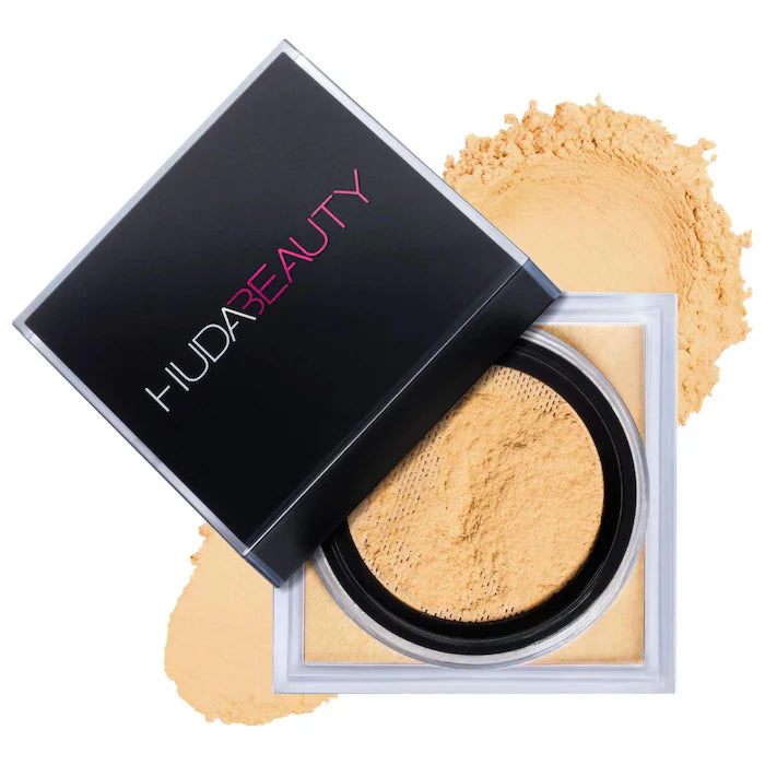 Polvos Fijadores Easy Bake Loose Baking & Setting Powder - HUDA BEAUTY vista frontal con fondo blanco.