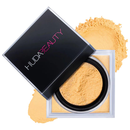 Polvos Fijadores Easy Bake Loose Baking & Setting Powder - HUDA BEAUTY vista frontal con fondo blanco.