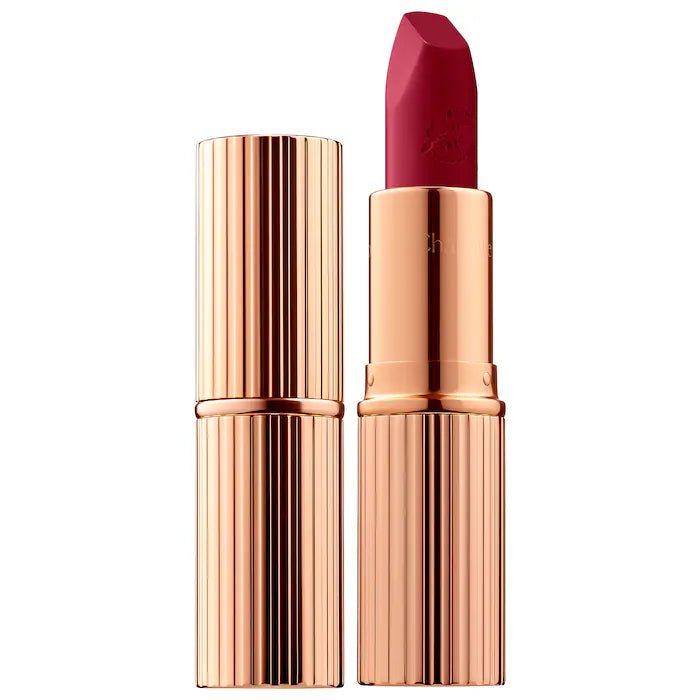 Labial Matte Revolution Hydrating Lipstick - Charlotte Tilbury vista frontal con fondo blanco.